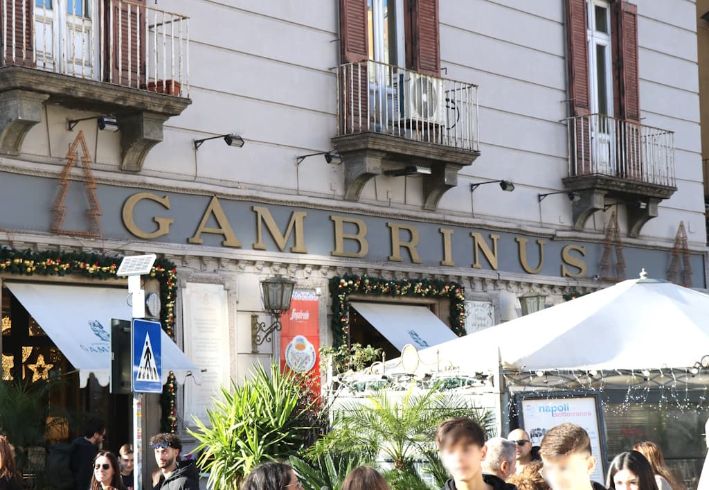 gran-cafe-grambinus-napoli-neapel (11)