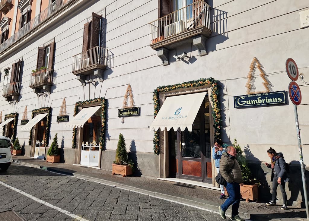 gran-cafe-grambinus-napoli-neapel (5)