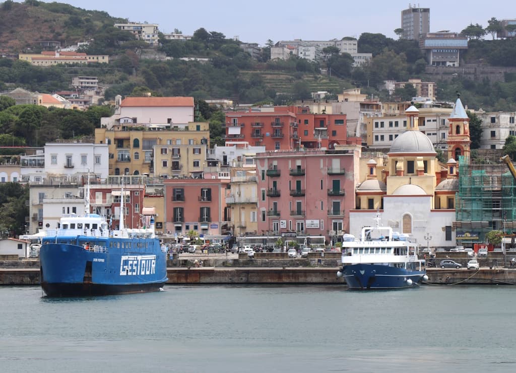 pozzuoli-ischia-ferry-ship (7)