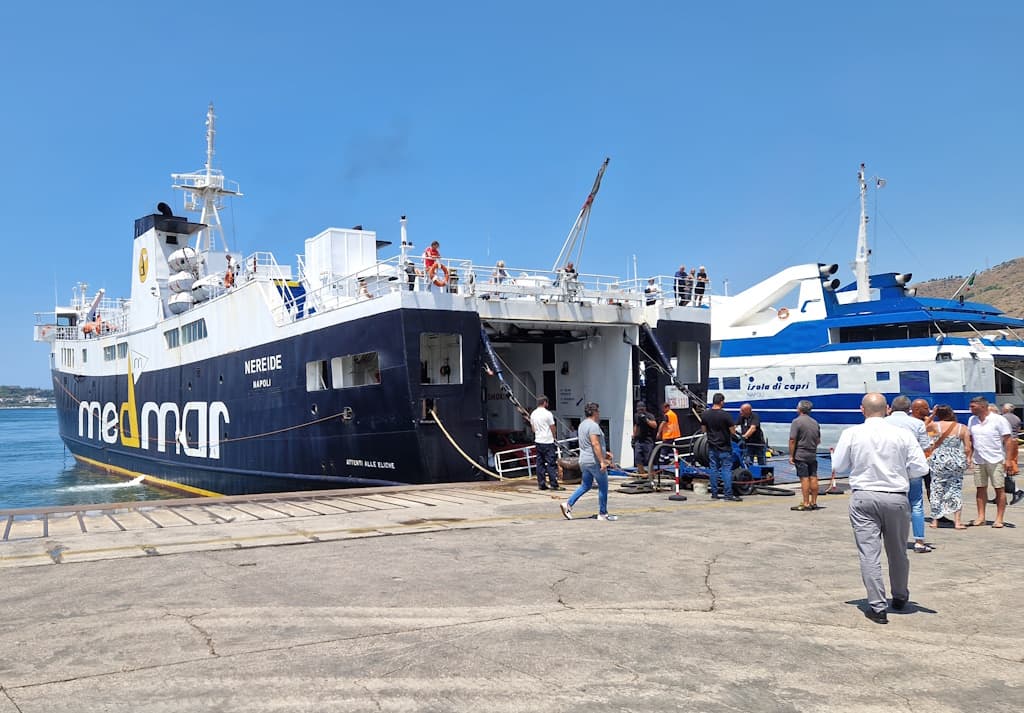 pozzuoli-ischia-faehre-schiff (1)